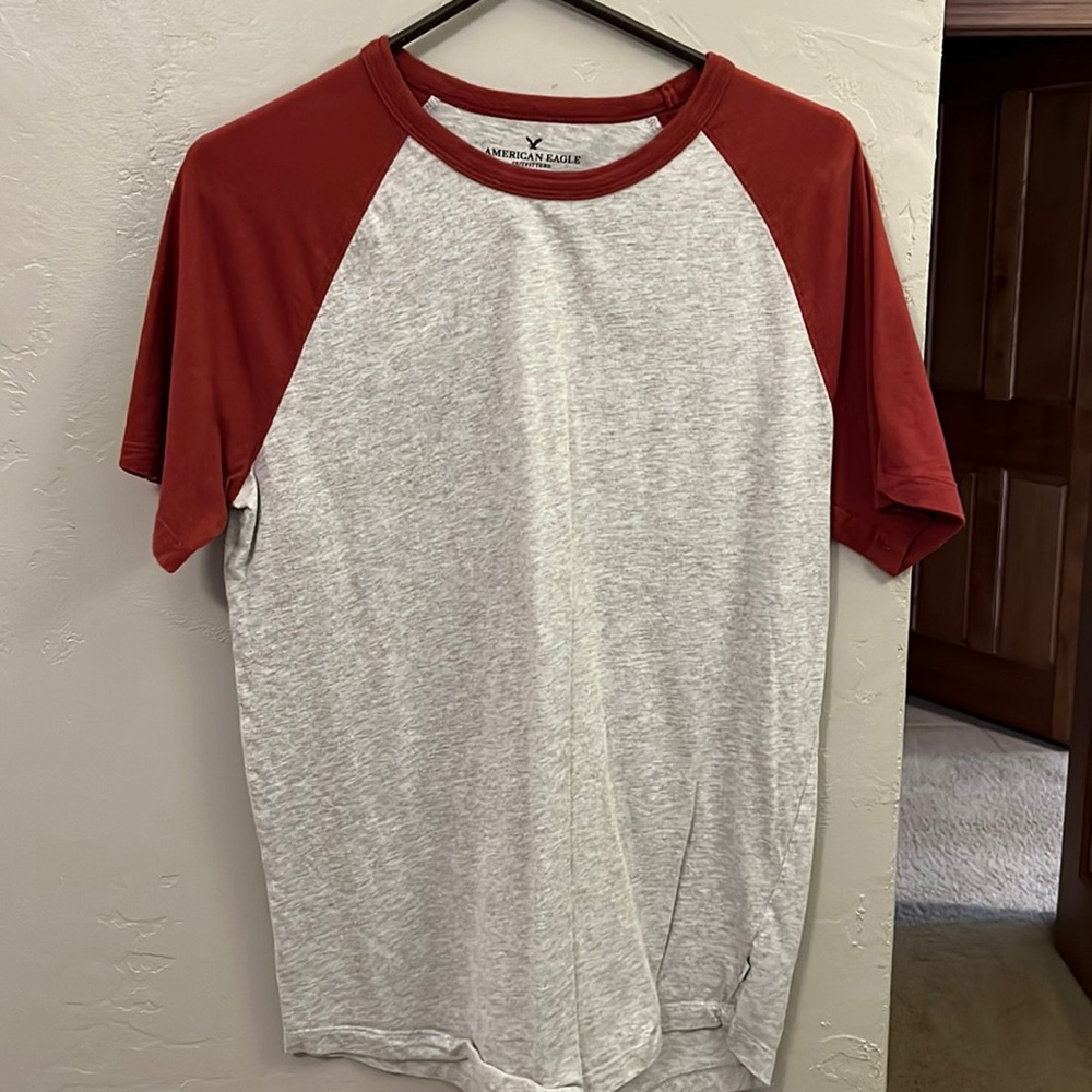 American Eagle t shirt